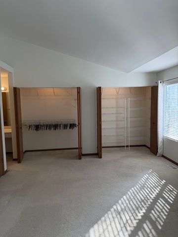 1264 Sandhurst Lane, South Elgin, IL 60177