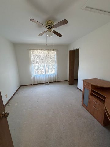 1264 Sandhurst Lane, South Elgin, IL 60177