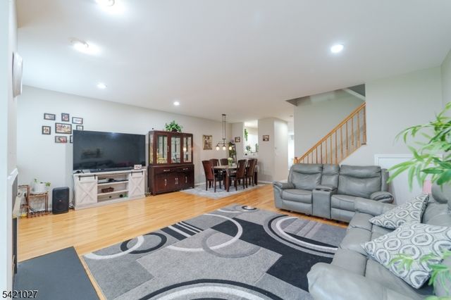 32 Windsor Dr, Lincoln Park Boro, NJ 07035