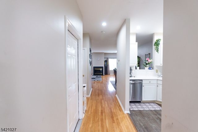 32 Windsor Dr, Lincoln Park Boro, NJ 07035