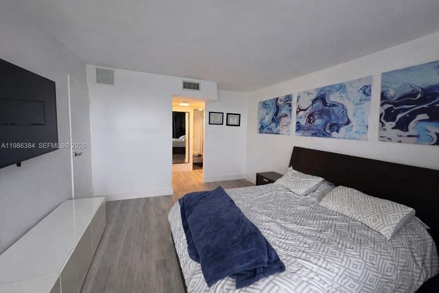 3675 N Country Club Dr 2305, Aventura, FL 33180