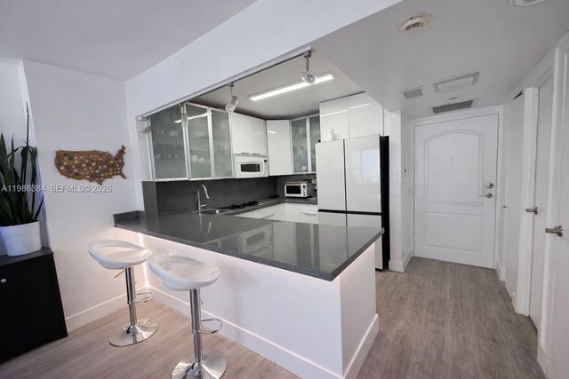 3675 N Country Club Dr 2305, Aventura, FL 33180