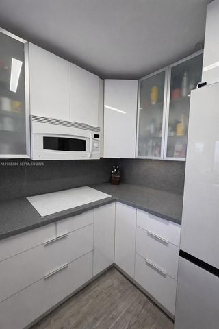 3675 N Country Club Dr 2305, Aventura, FL 33180