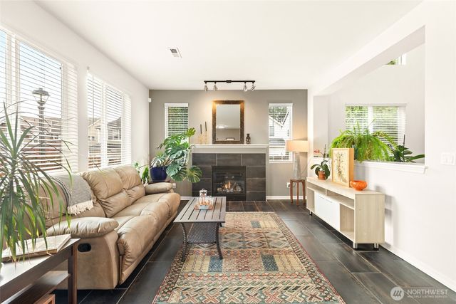 27366 215th Place SE, Maple Valley, WA 98038