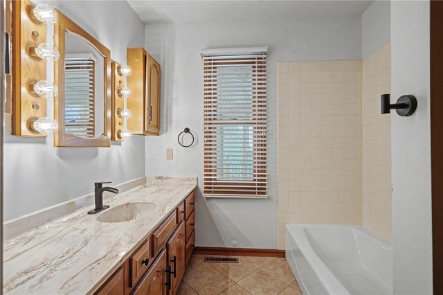 394 East Post Rd SE, Cedar Rapids, IA 52403