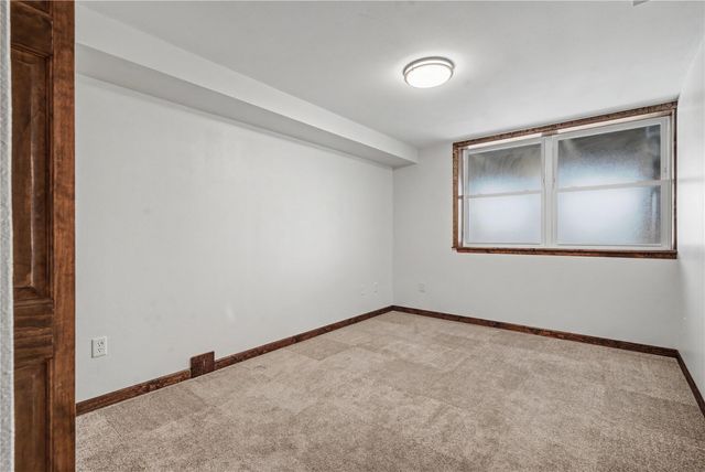 394 East Post Rd SE, Cedar Rapids, IA 52403