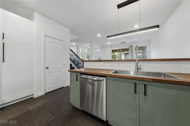 726 Canary Wharf Drive, Las Vegas, NV 89178