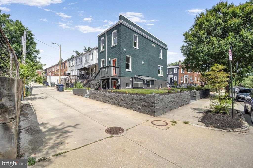 235 ASCOT PL NE, Washington, DC 20002
