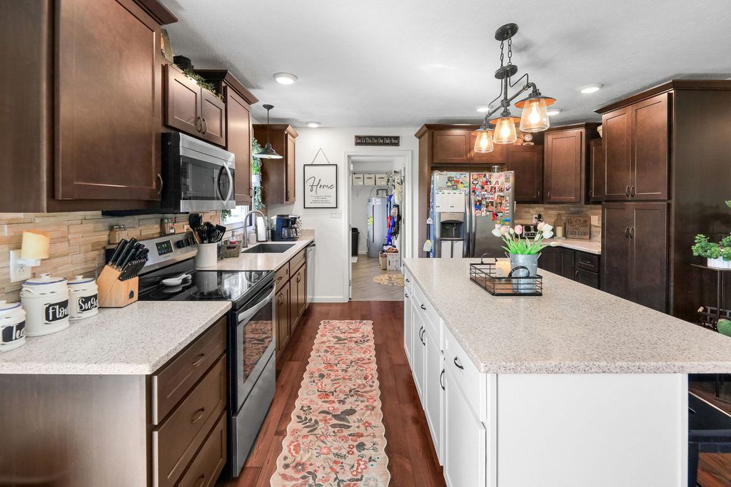 Image 14 of property listing at 380 Northwood, Salem, IL 62881