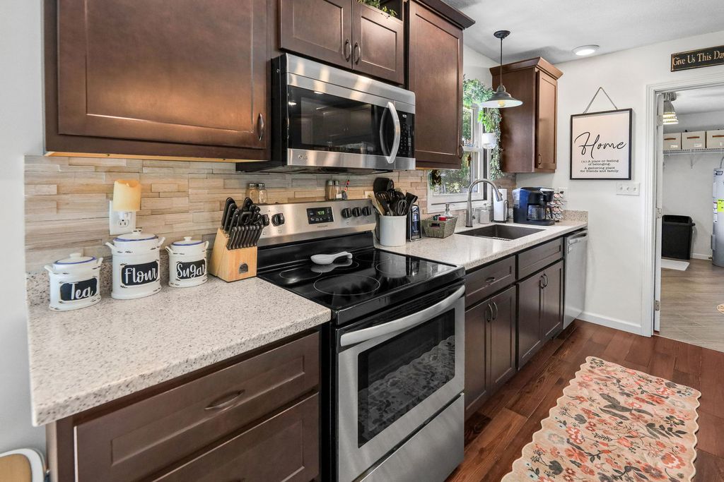 Image 15 of property listing at 380 Northwood, Salem, IL 62881
