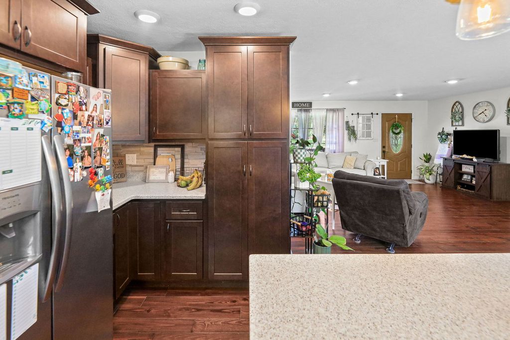 Image 18 of property listing at 380 Northwood, Salem, IL 62881