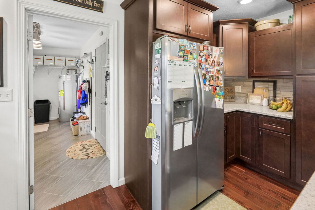 Image 19 of property listing at 380 Northwood, Salem, IL 62881