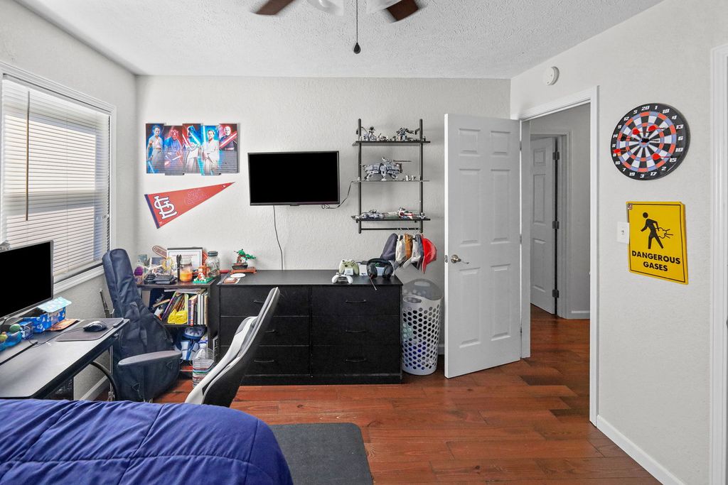 Image 23 of property listing at 380 Northwood, Salem, IL 62881