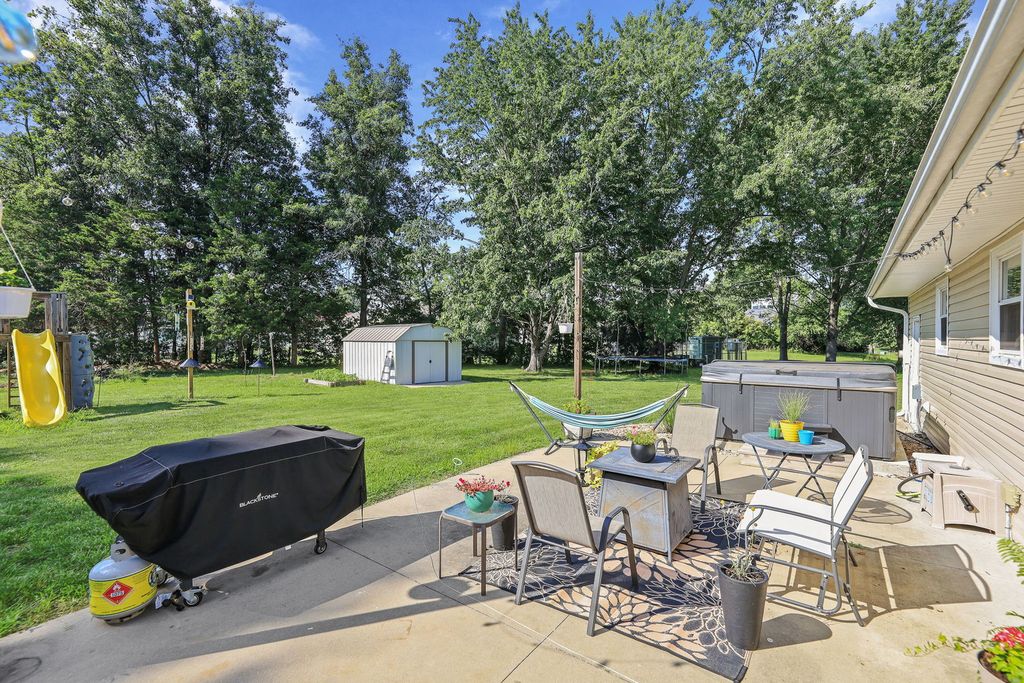 Image 30 of property listing at 380 Northwood, Salem, IL 62881
