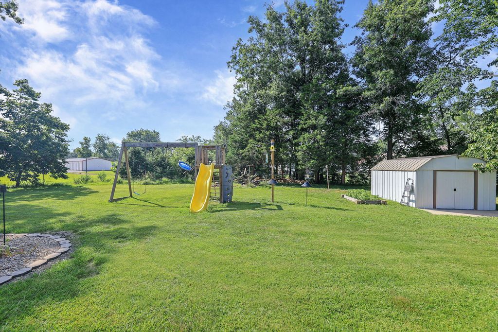 Image 31 of property listing at 380 Northwood, Salem, IL 62881