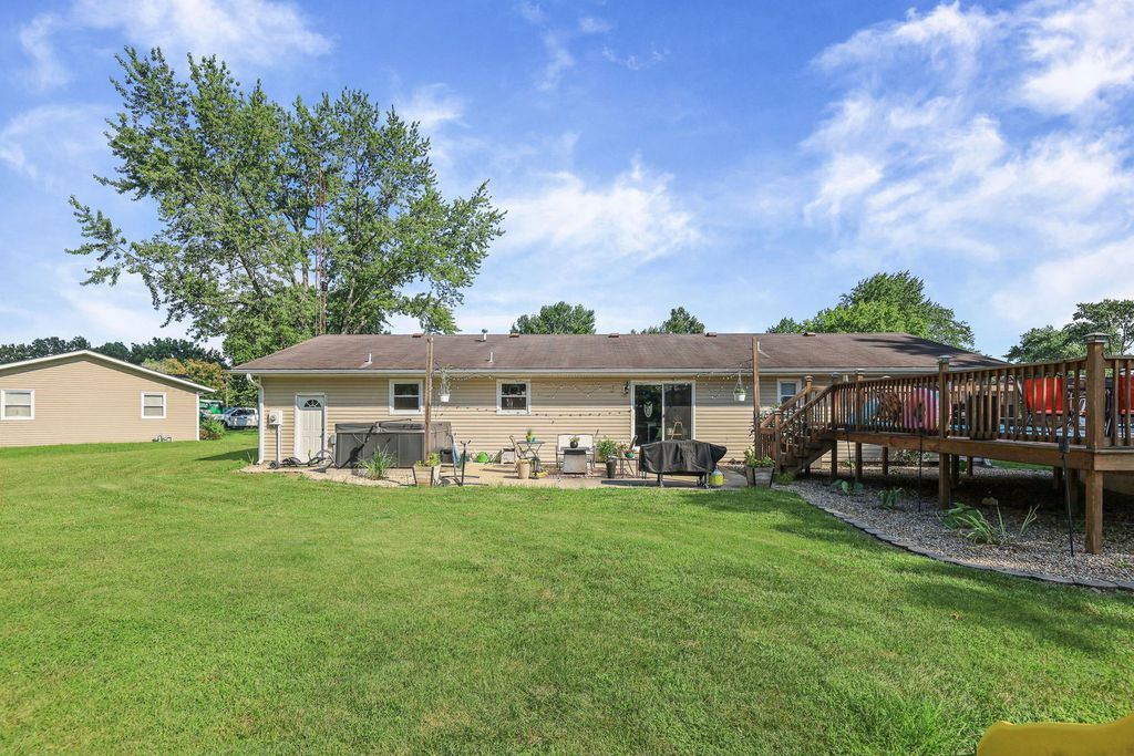 Image 34 of property listing at 380 Northwood, Salem, IL 62881
