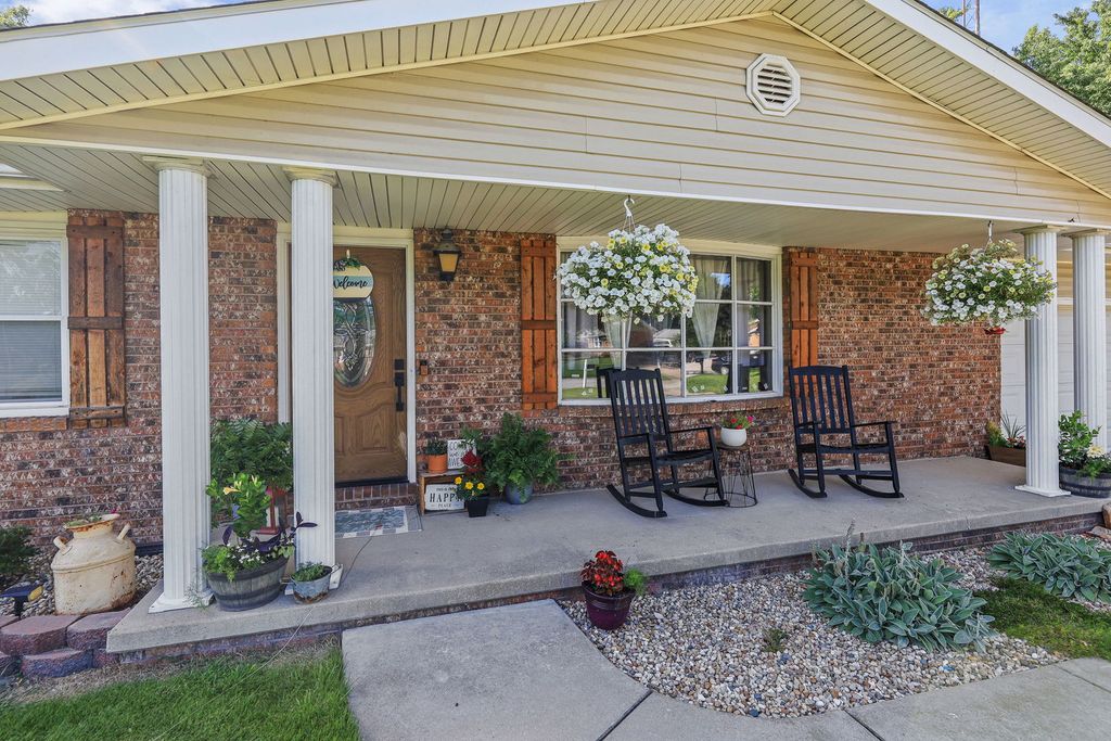 Image 5 of property listing at 380 Northwood, Salem, IL 62881