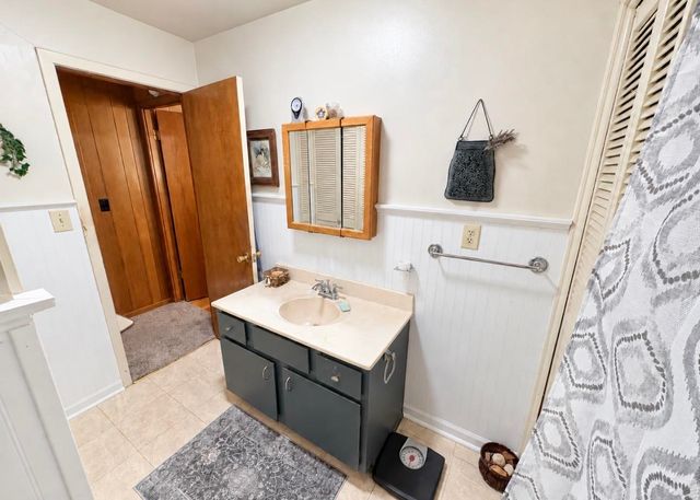 33 Private Dr 5713 St Rt 243, Ironton, OH 45638