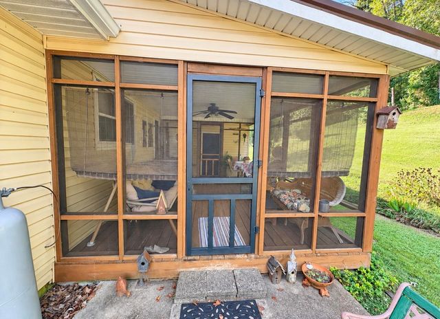 33 Private Dr 5713 St Rt 243, Ironton, OH 45638