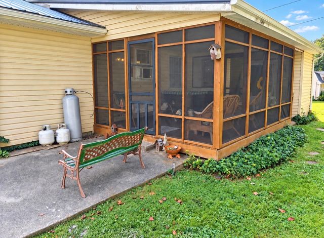 33 Private Dr 5713 St Rt 243, Ironton, OH 45638