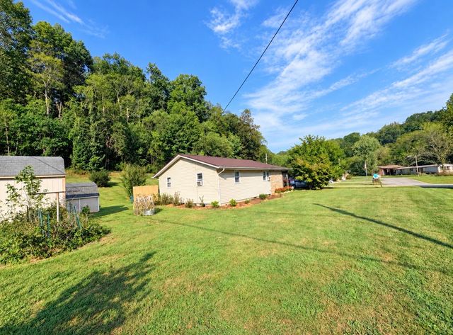 33 Private Dr 5713 St Rt 243, Ironton, OH 45638
