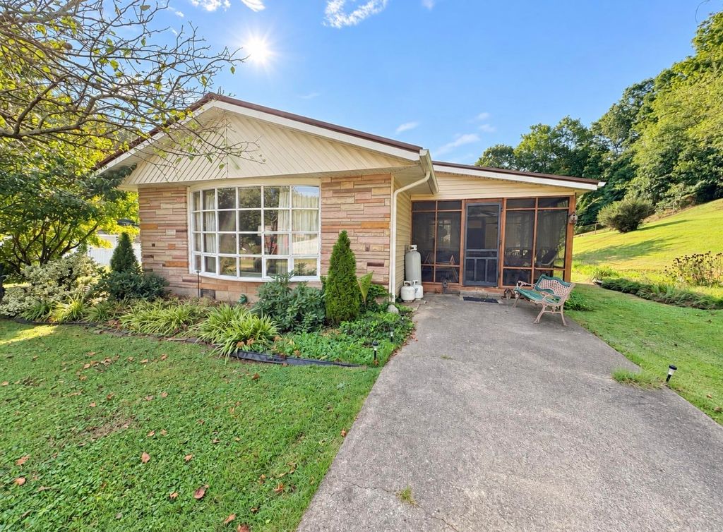 33 Private Dr 5713 St Rt 243, Ironton, OH 45638