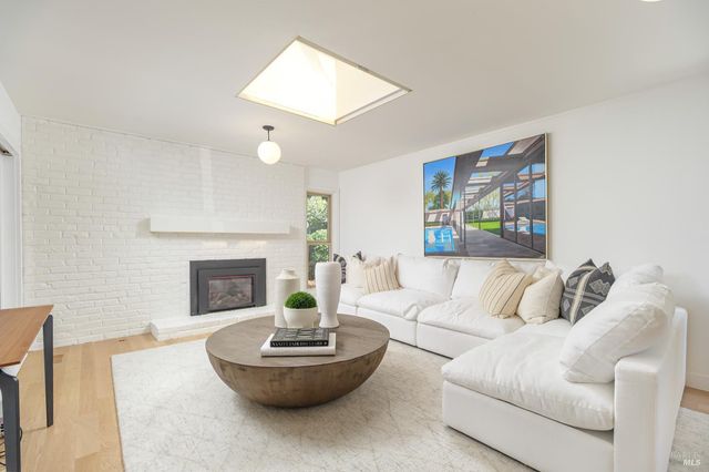 9 Underhill Rd, Mill Valley, CA 94941