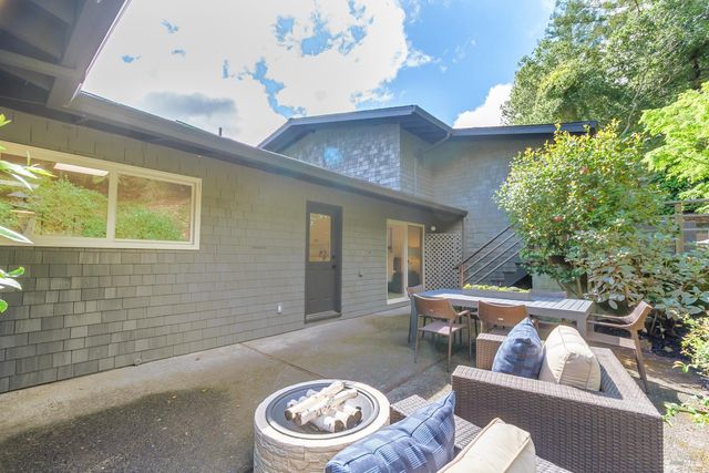 9 Underhill Rd, Mill Valley, CA 94941