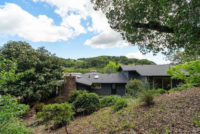 9 Underhill Rd, Mill Valley, CA 94941