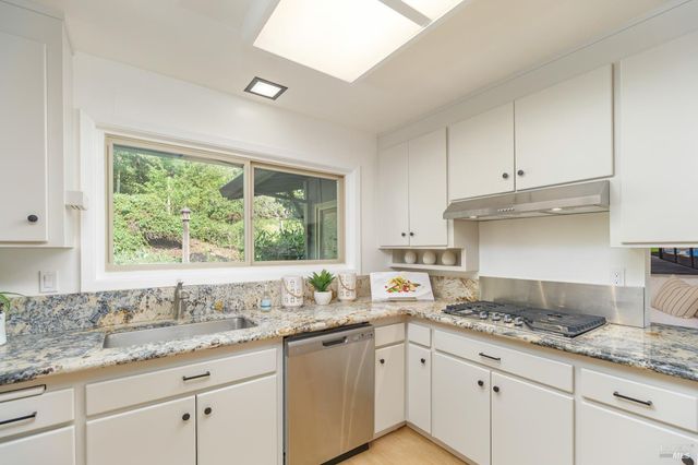 9 Underhill Rd, Mill Valley, CA 94941
