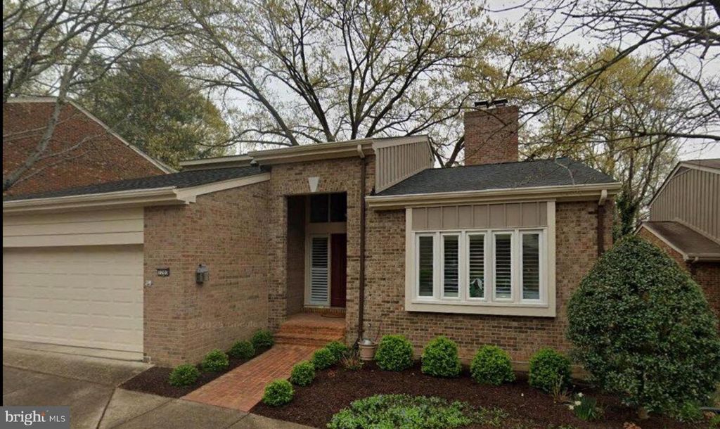 1703 MAPLE HILL PL, Alexandria, VA 22302