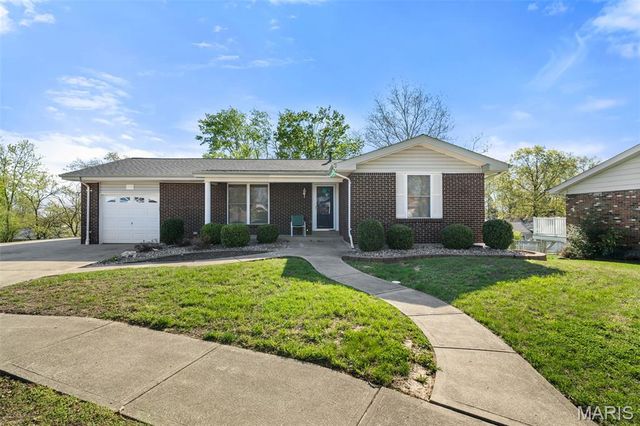 5730 Luffbury Circle, Oakville, MO 63129