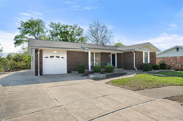 5730 Luffbury Circle, Oakville, MO 63129