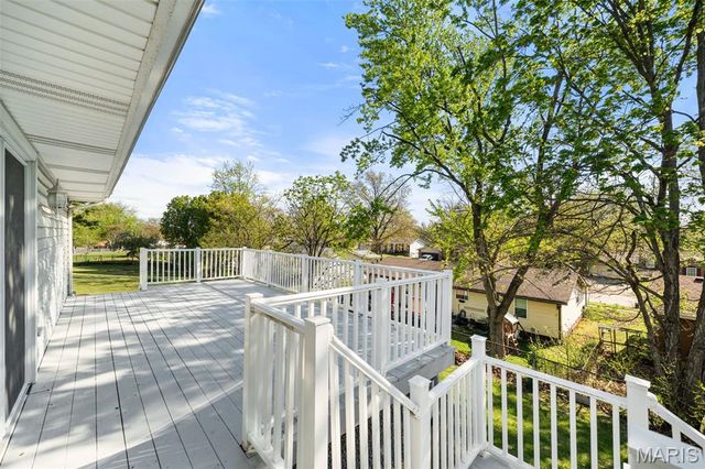5730 Luffbury Circle, Oakville, MO 63129