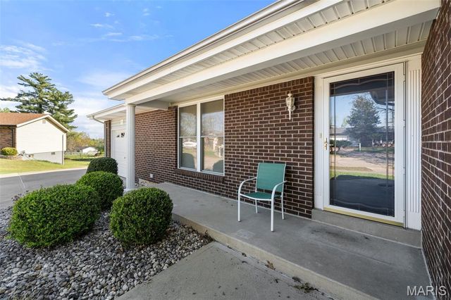 5730 Luffbury Circle, Oakville, MO 63129
