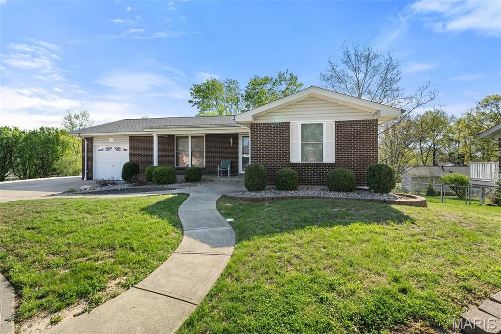 5730 Luffbury Circle, Oakville, MO 63129