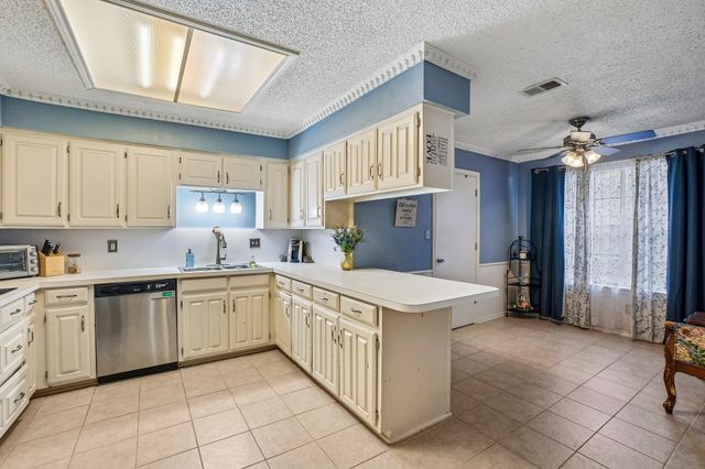 335 Robin Hill Lane, Duncanville, TX 75137
