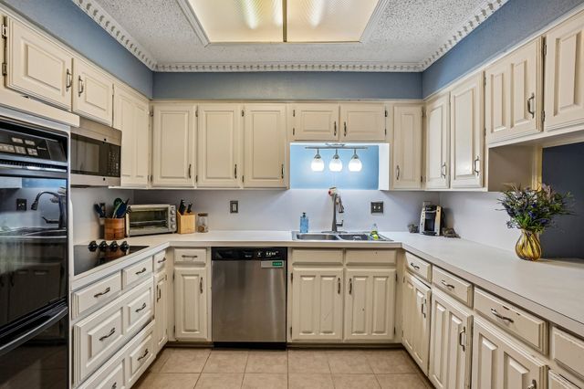 335 Robin Hill Lane, Duncanville, TX 75137