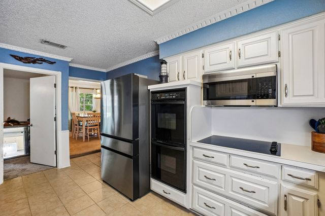 335 Robin Hill Lane, Duncanville, TX 75137