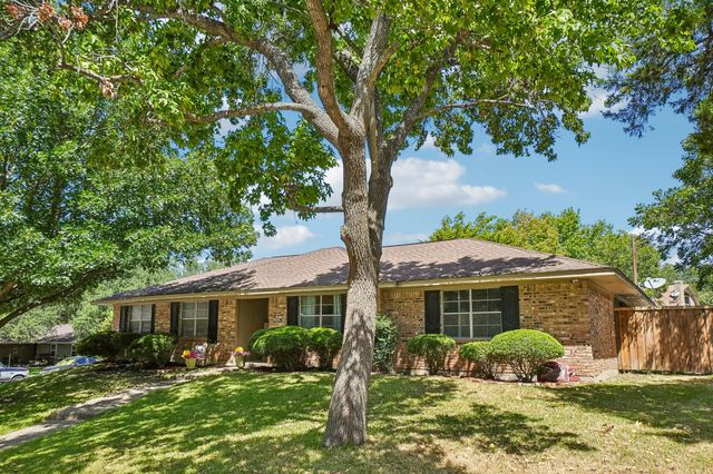 335 Robin Hill Lane, Duncanville, TX 75137