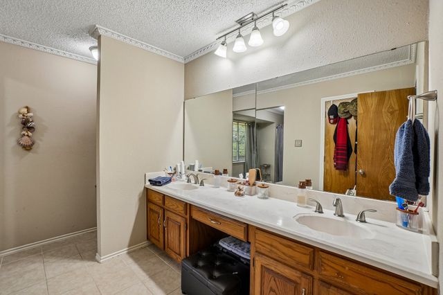 335 Robin Hill Lane, Duncanville, TX 75137