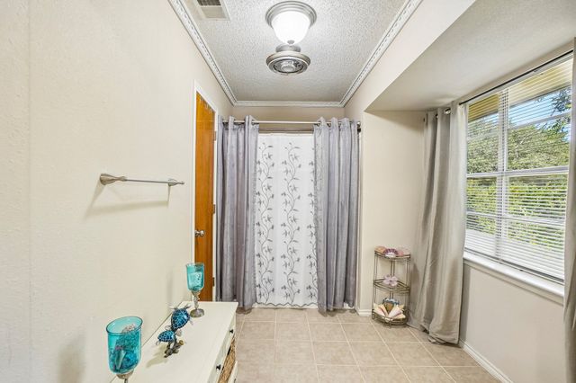 335 Robin Hill Lane, Duncanville, TX 75137