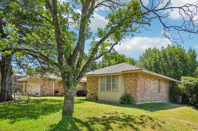 335 Robin Hill Lane, Duncanville, TX 75137