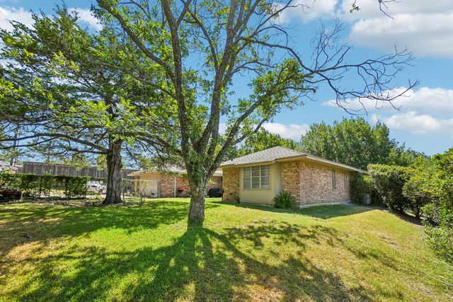 335 Robin Hill Lane, Duncanville, TX 75137