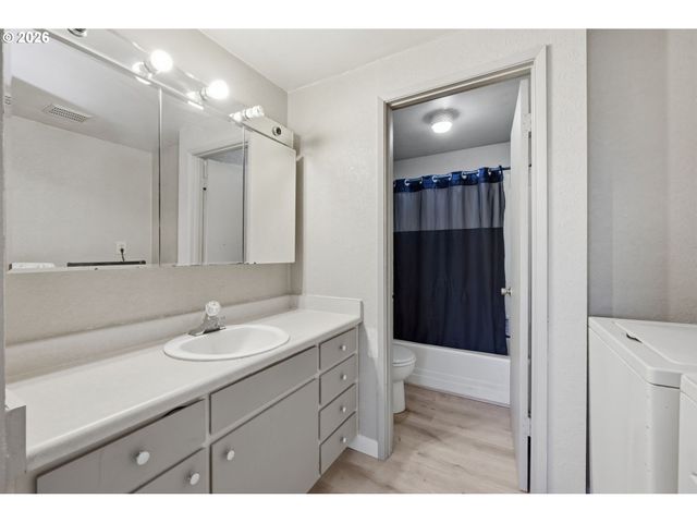 87988 6TH St, Veneta, OR 97487