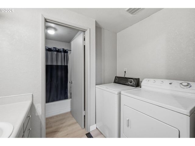 87988 6TH St, Veneta, OR 97487