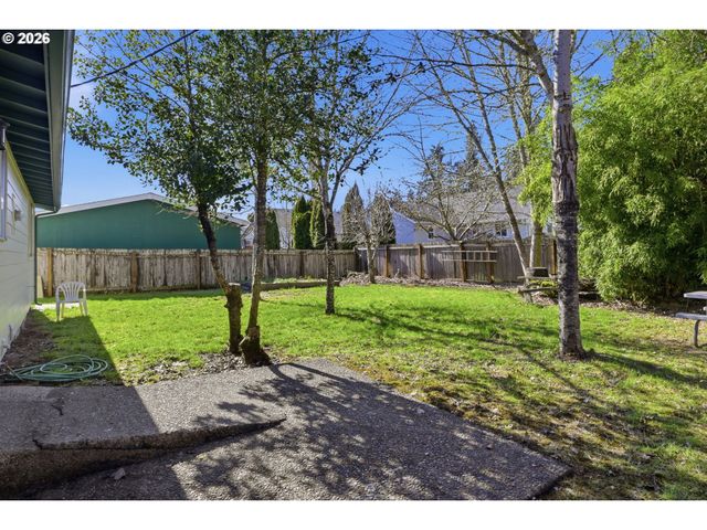 87988 6TH St, Veneta, OR 97487