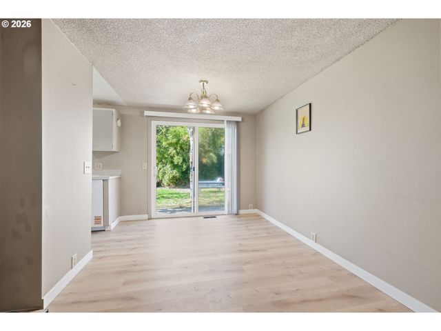 87988 6TH St, Veneta, OR 97487