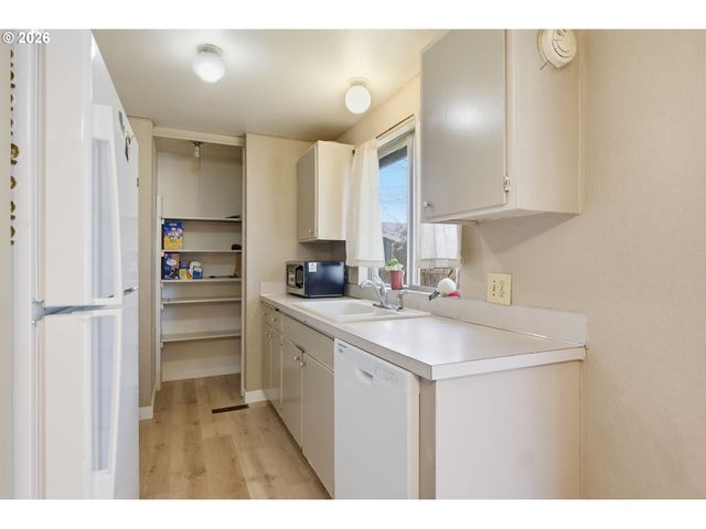 87988 6TH St, Veneta, OR 97487