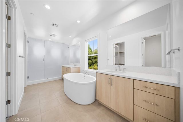 360 Riverbend, Lake Forest, CA 92630